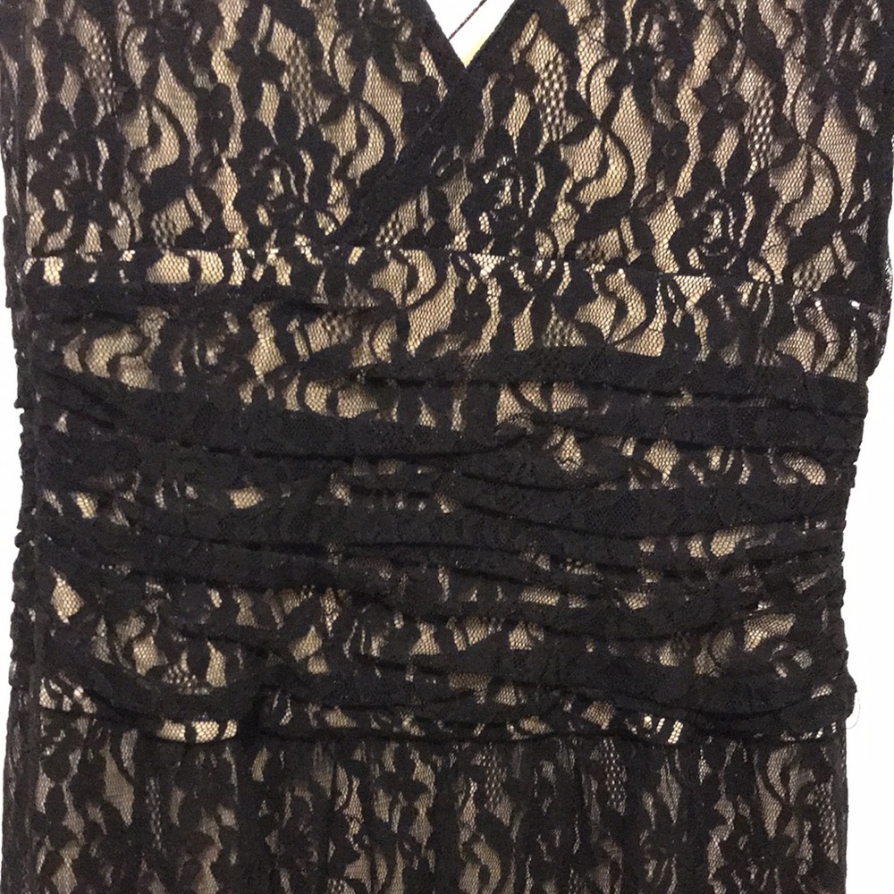 Women’s Dress - Picture 3 of 4